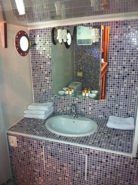 Peniche Le Hasard Bed & Breakfast Villeneuve-lès-Avignon Dış mekan fotoğraf