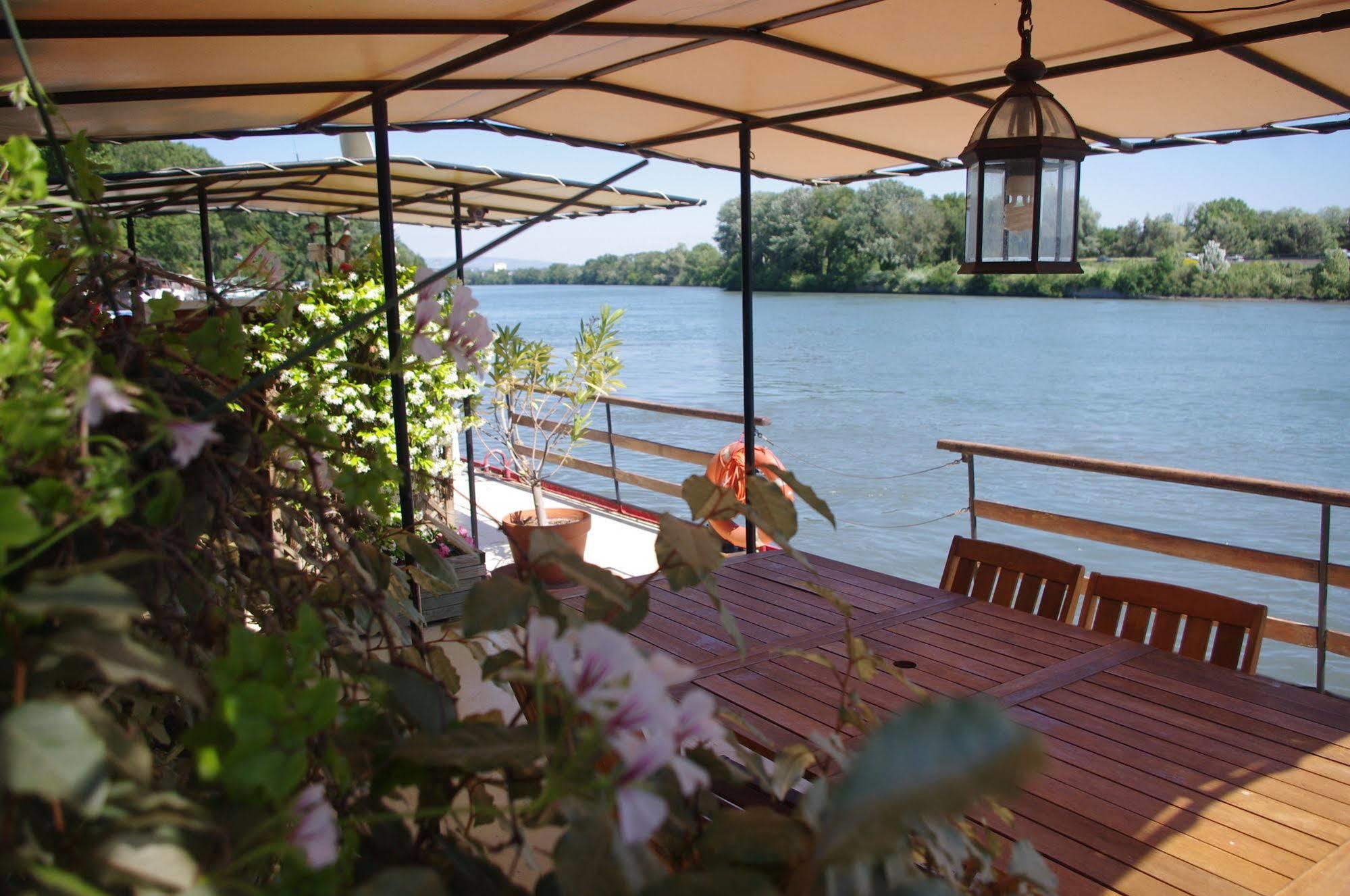 Peniche Le Hasard Bed & Breakfast Villeneuve-lès-Avignon Dış mekan fotoğraf